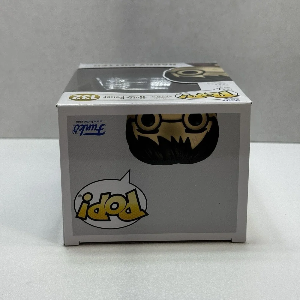 Funko Pop! Movies: Harry Potter 20th Anniversary - Harry Potter with The Stone